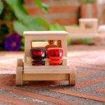 Camión molón - faros rojo y negro