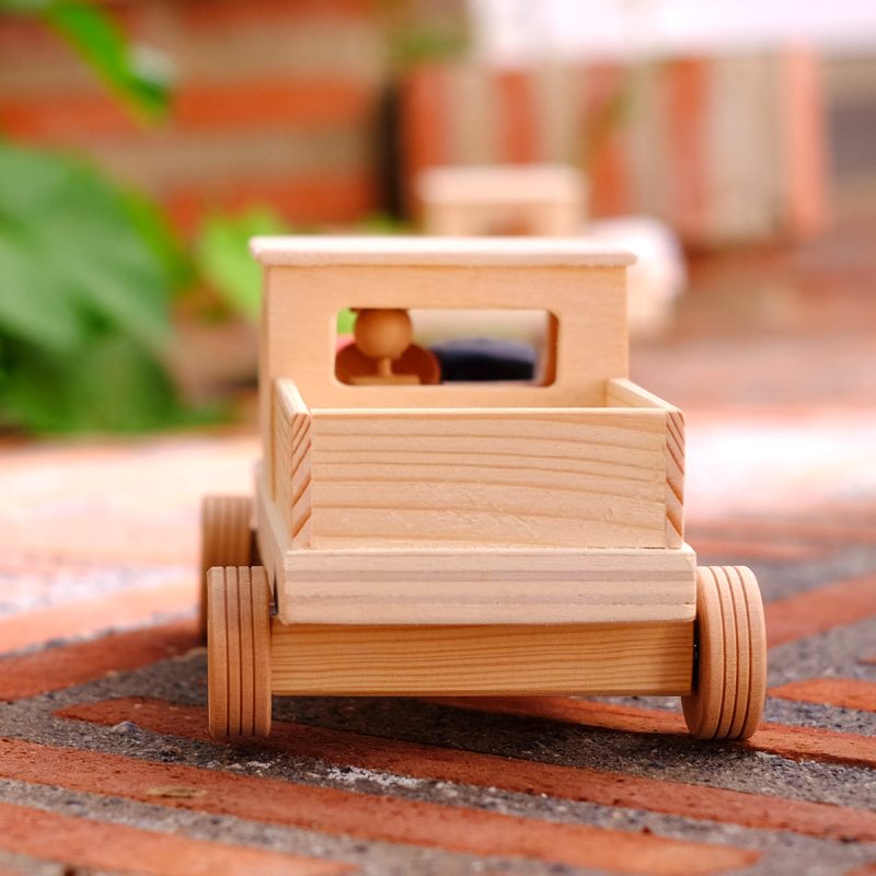 Camión molón - faros rojo y negro