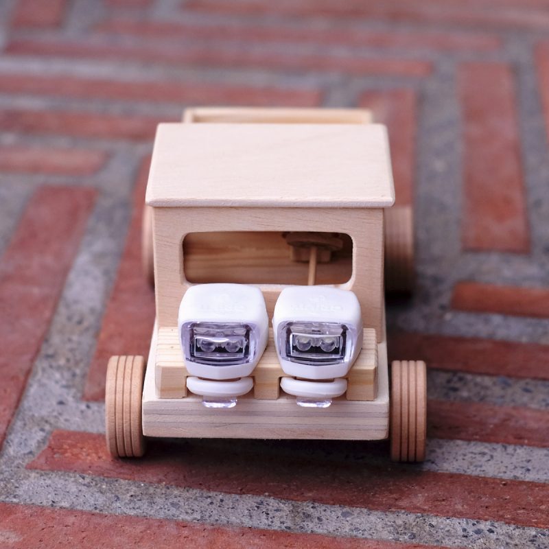 Camión molón - faros blancos