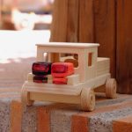 Camión molón - faros rojo y negro