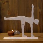 Postura de yoga "La Media Luna"