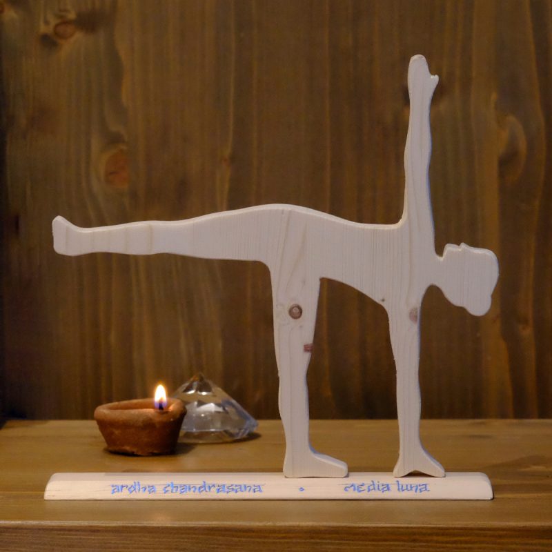 Postura de yoga "La Media Luna"