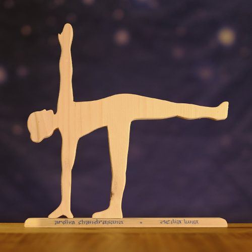 Postura de yoga "La Media Luna"