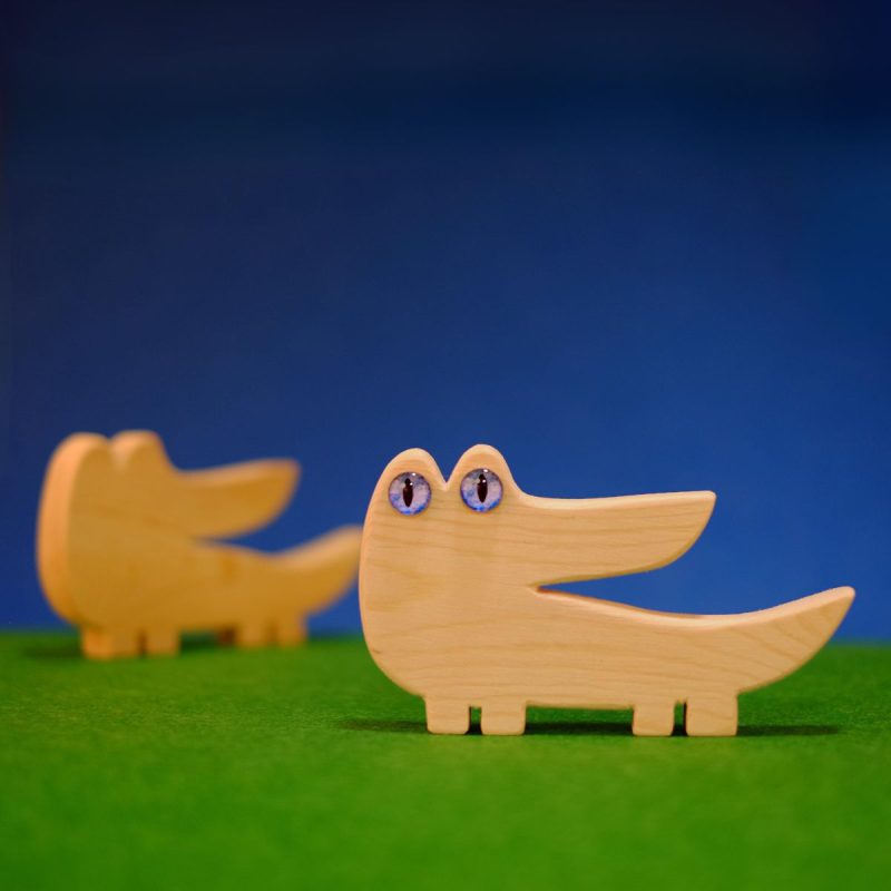 Cocodrilo de madera, juguete artesanal decorado o no