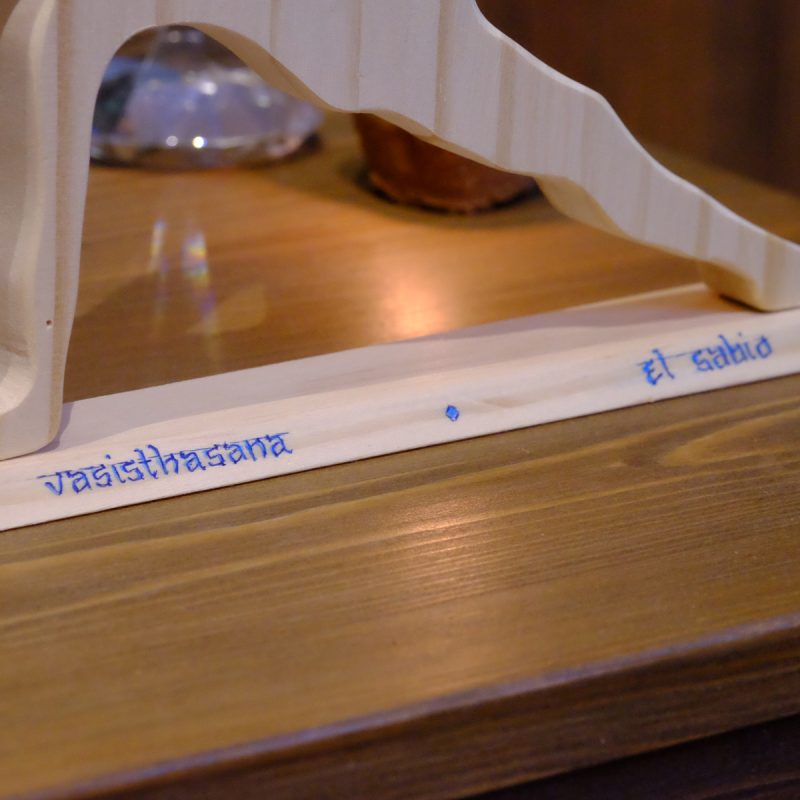 Postura de yoga "El Sabio"