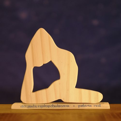 Postura de yoga "La Paloma Real"