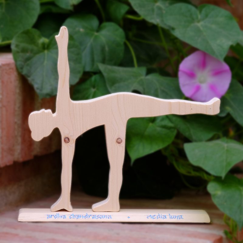 Postura de yoga "La Media Luna"