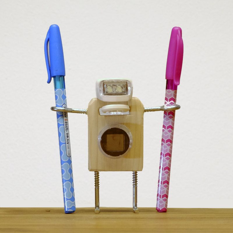 Obsequio curioso: monstruito con cabeza LED extraíble y reloj digital