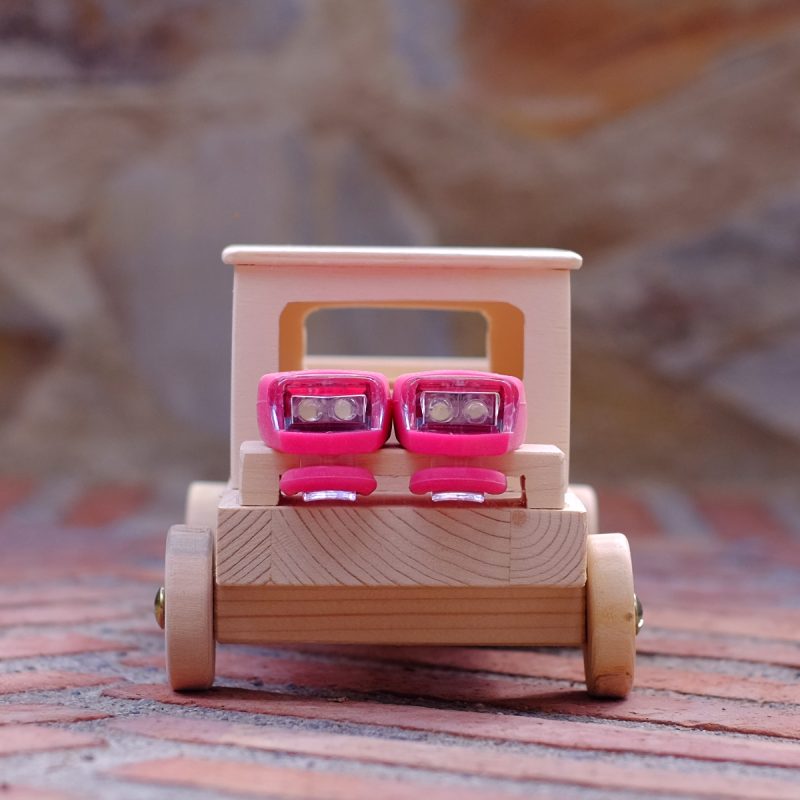 Camión molón - faros fucsia