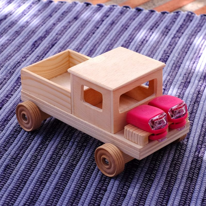 Camión molón - faros fucsia