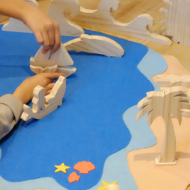 mini mundo de madera para niños