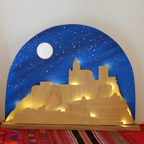 Cuadro de madera de Alcalá la Real iluminado. De capas de madera de castaño.