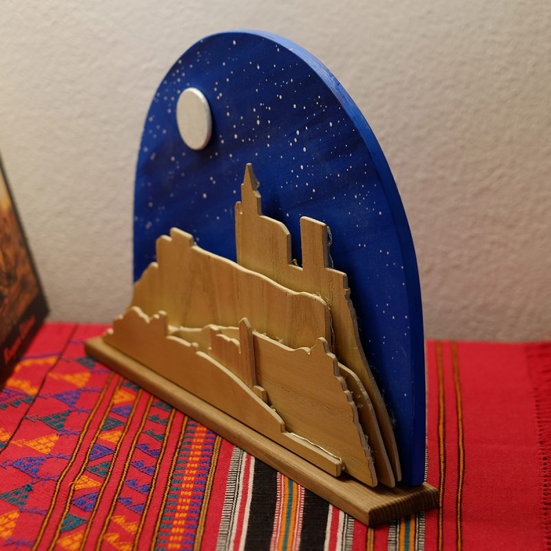 Cuadro de Alcalá la Real mostrando el relieve mediante capas y con luces LED.