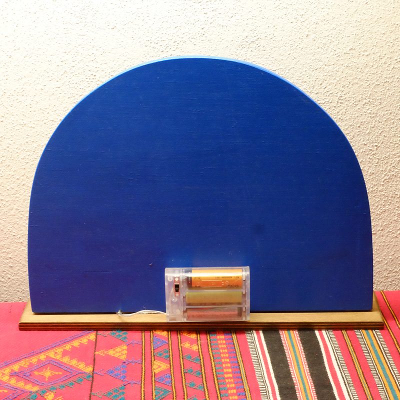 Regalo de Alcalá la Real visto por detrás, para que se vea que es facil cambiar las pilas.