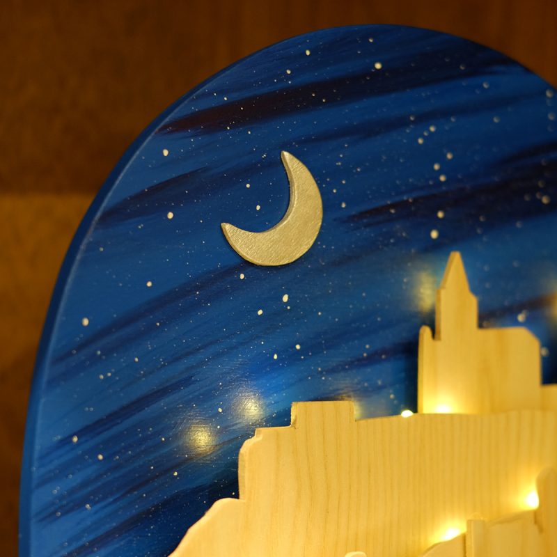 Detalle de iluminación LED del cuadro Fortaleza de la Mota, luna creciente.