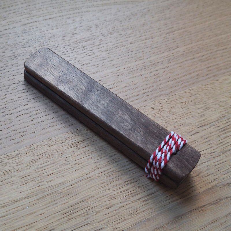 Hyoshigi, palitos de madera unidos por un cordel