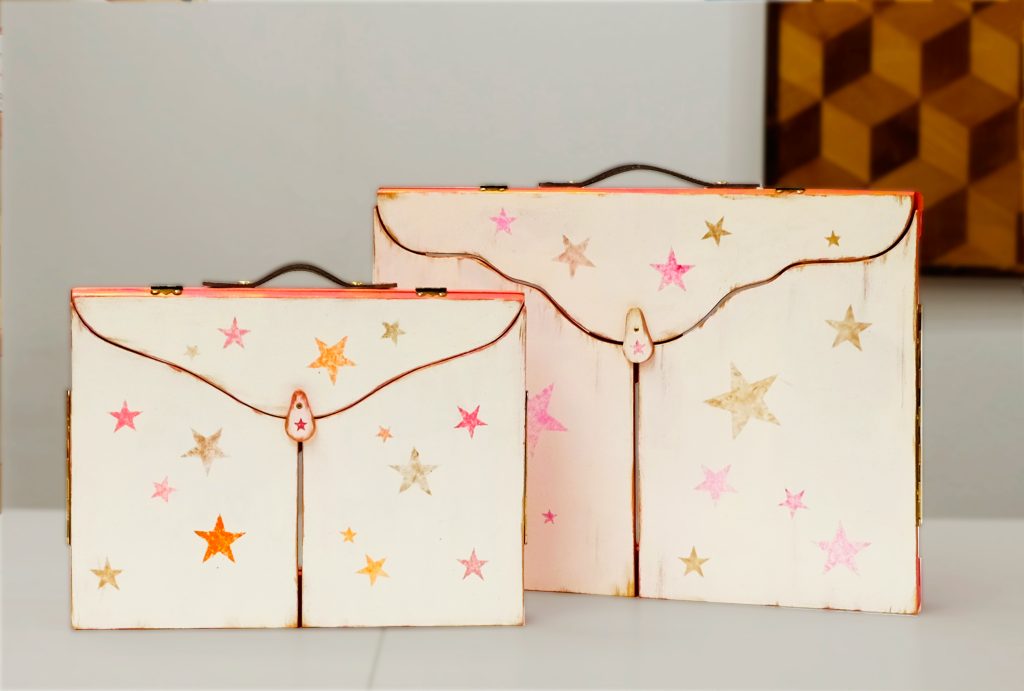 Comparando el tamaño A3 y A4 de kamishibais