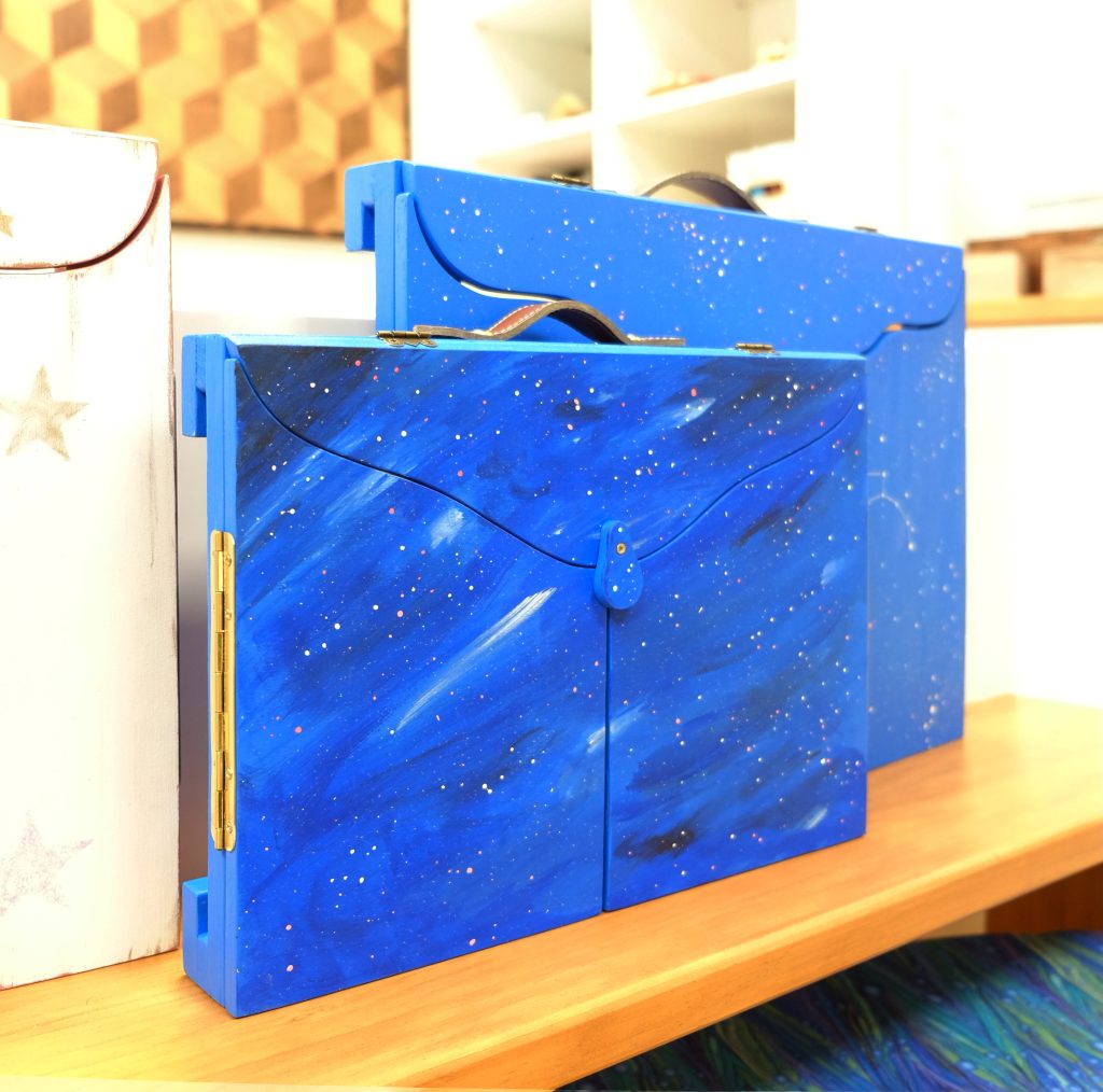 Tamaño de kamishibai: A3 y A4 a elegir.